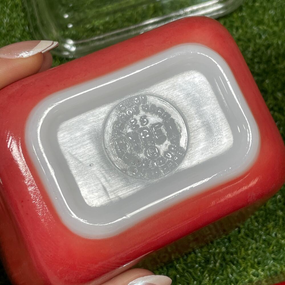 Vintage PYREX Red Refrigerator 2 Dishes With One Glass Lid USA - Picture 3 of 3